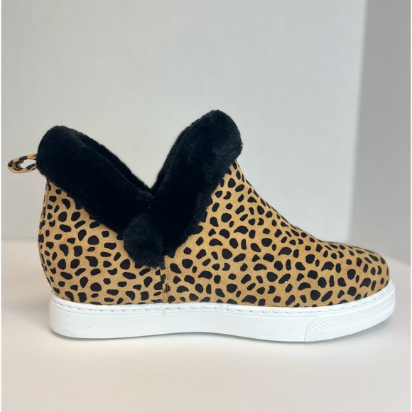 Rouge Helium Womens Faux Fur Trimmed Ankle Booties Sz 8.5M Tried on only NWOB - Picture 8 of 15